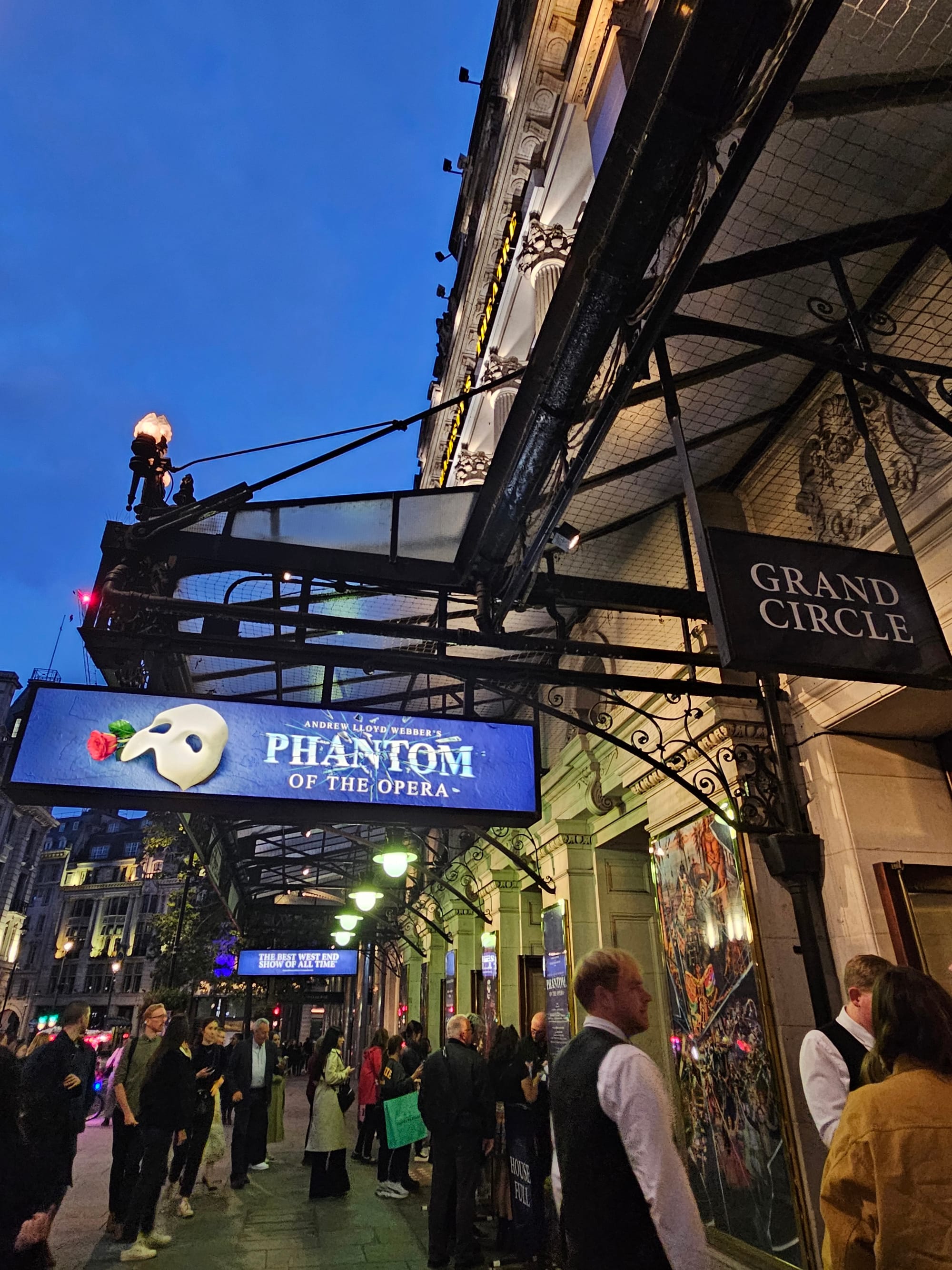 London weekend trip: Fix Asian food cravings, Chatworth's House & West End Theater